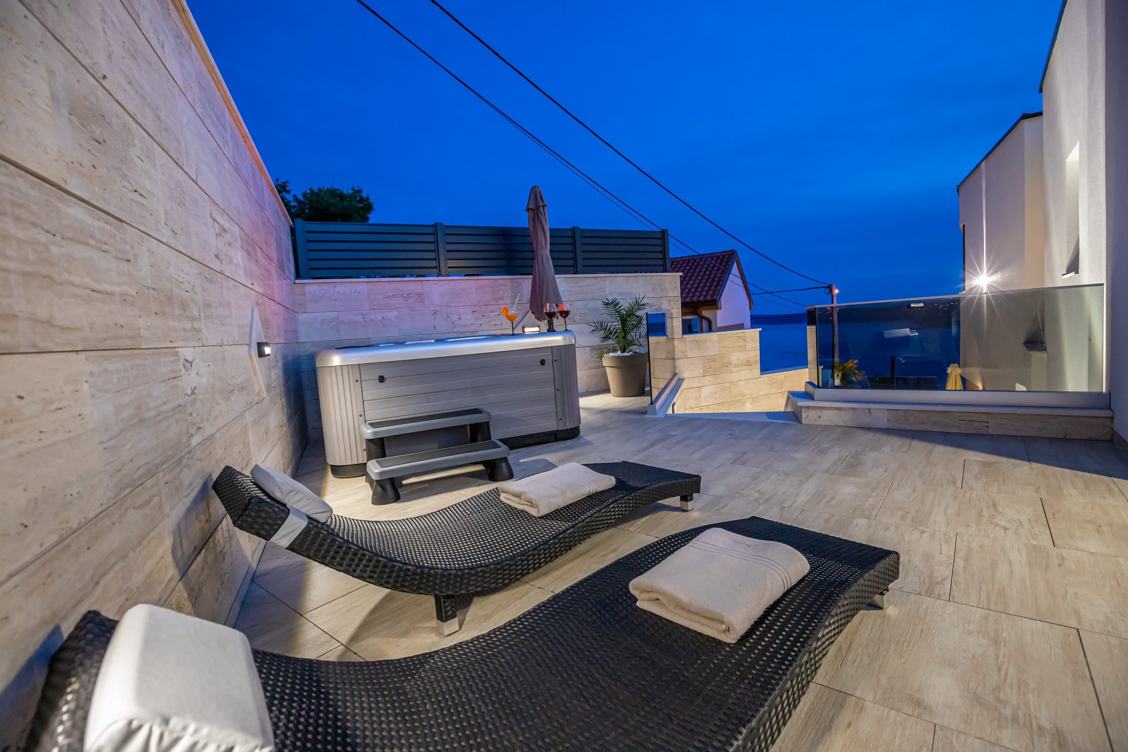 Grill terrasse and jacuzi